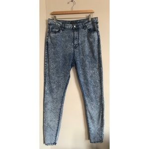 HIGH WAISTED ACID WASH JEANS
